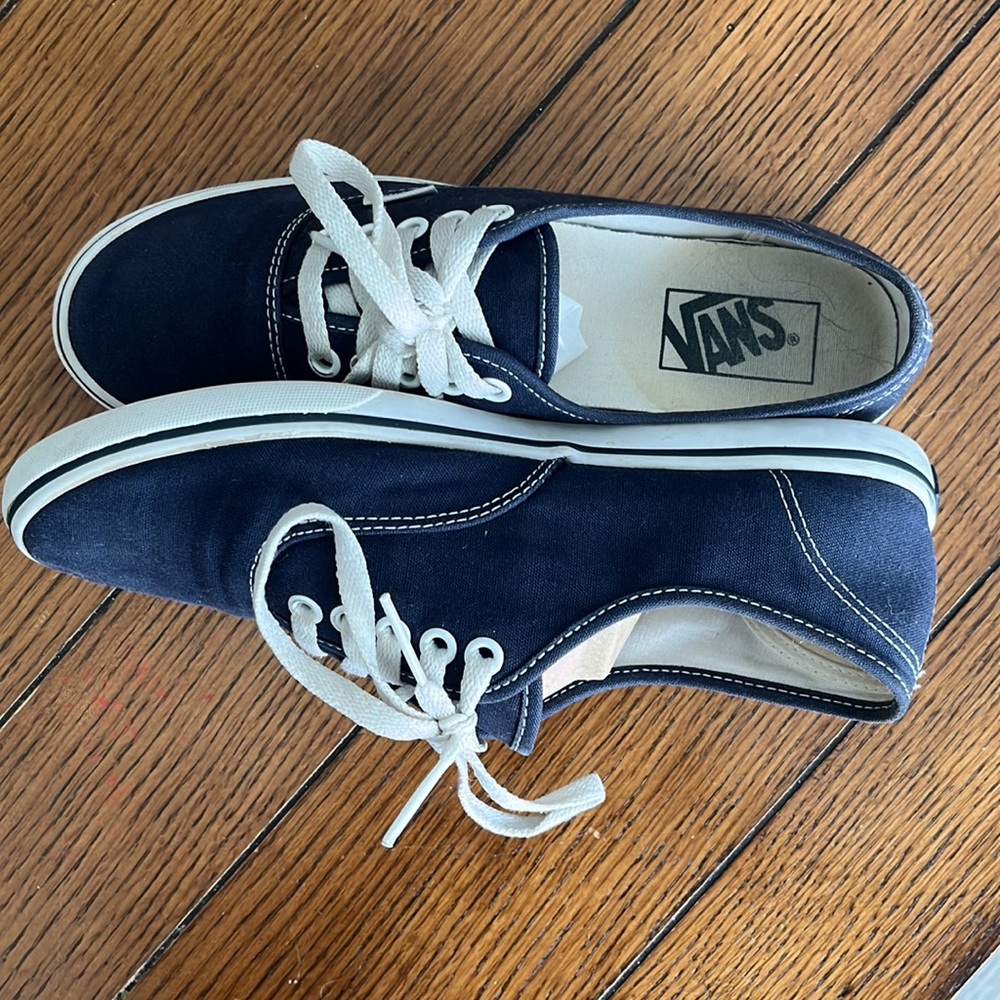 Practically New Vans - image 6
